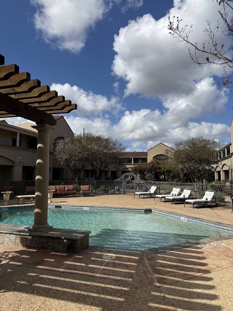 Vineyard Court Designer Suites Hotel
