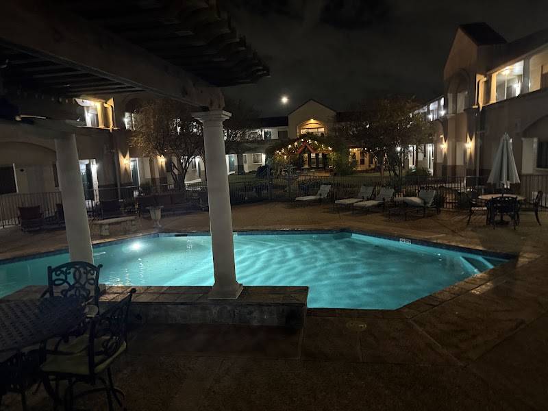 Vineyard Court Designer Suites Hotel